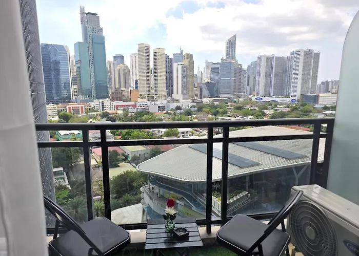 1-br Promo! In Makati - With Pool, Fast Wifi, Gym, Balcony * Manila