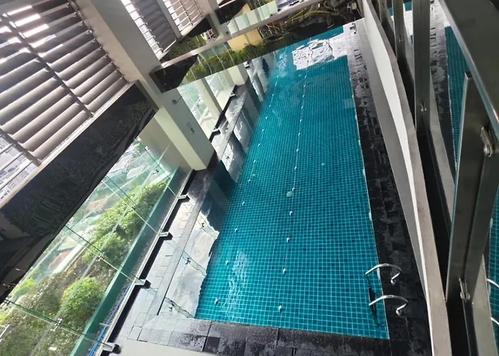 Apartment 1-br Promo! In Makati - With Pool, Fast Wifi, Gym, Balcony *