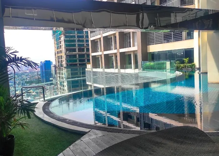 1-br Promo! In Makati - With Pool, Fast Wifi, Gym, Balcony Apartment Manila