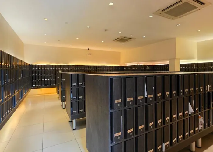 Apartment 1-br Promo! In Makati - With Pool, Fast Wifi, Gym, Balcony