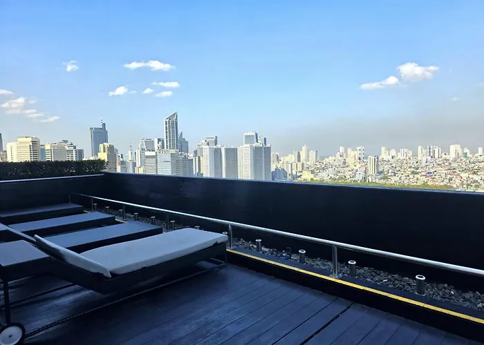 1-br Promo! In Makati - With Pool, Fast Wifi, Gym, Balcony * Manila