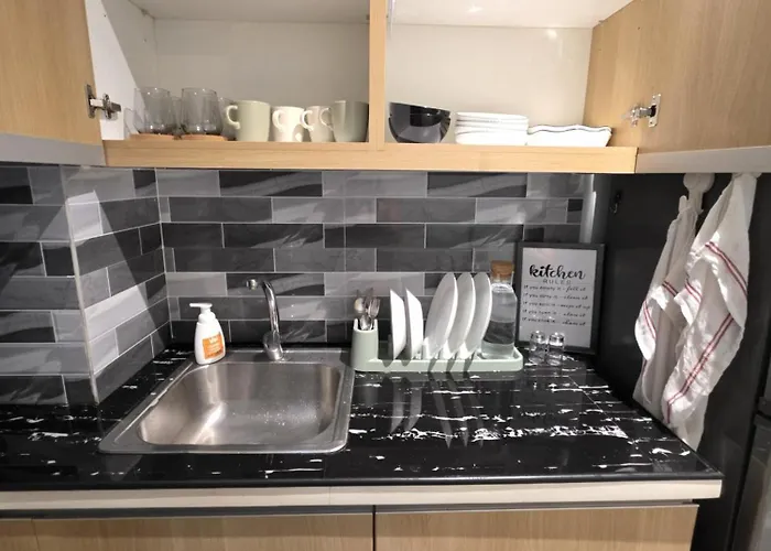 1-br Promo! In Makati - With Pool, Fast Wifi, Gym, Balcony *