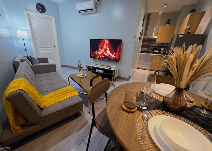 1-br Promo! In Makati - With Pool, Fast Wifi, Gym, Balcony *