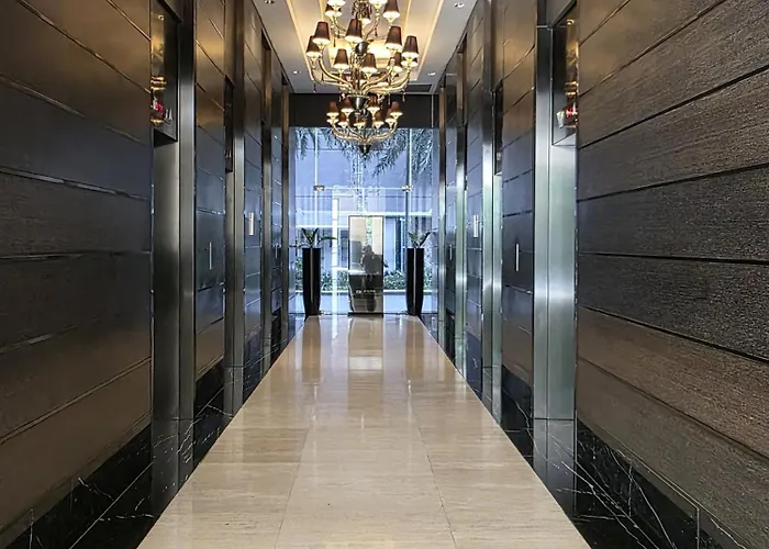 1-br Promo! In Makati - With Pool, Fast Wifi, Gym, Balcony *