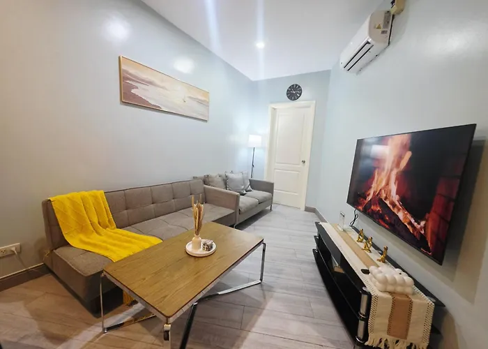Apartment 1-br Promo! In Makati - With Pool, Fast Wifi, Gym, Balcony Manila