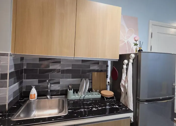 1-br Promo! In Makati - With Pool, Fast Wifi, Gym, Balcony * Manila