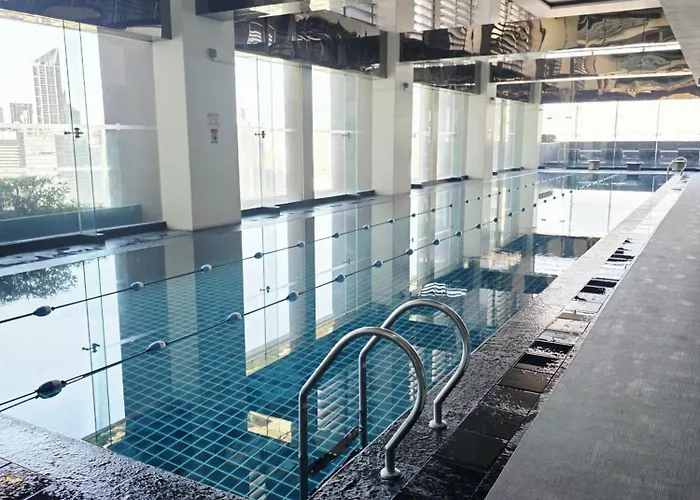 Apartment 1-br Promo! In Makati - With Pool, Fast Wifi, Gym, Balcony