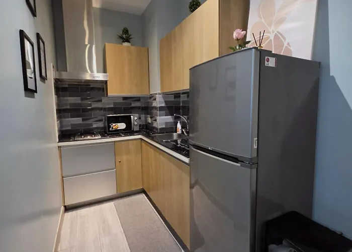 1-br Promo! In Makati - With Pool, Fast Wifi, Gym, Balcony Apartment