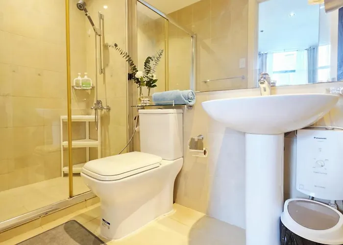 1-br Promo! In Makati - With Pool, Fast Wifi, Gym, Balcony Apartment