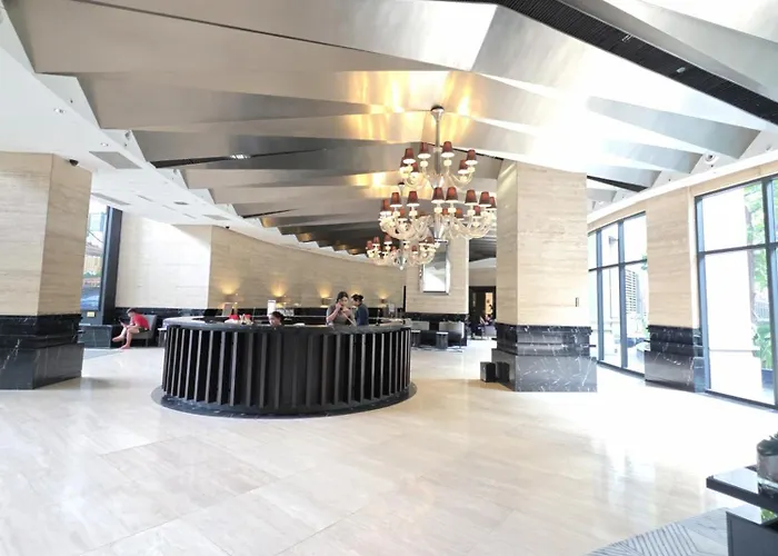 Apartment 1-br Promo! In Makati - With Pool, Fast Wifi, Gym, Balcony *