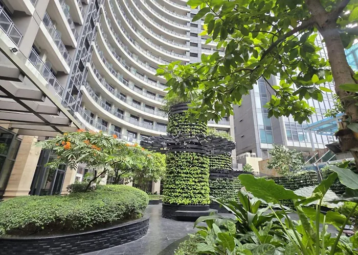 1-br Promo! In Makati - With Pool, Fast Wifi, Gym, Balcony Apartment *