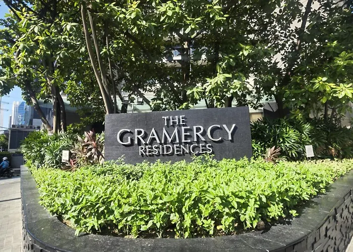 1-br Promo! In Makati - With Pool, Fast Wifi, Gym, Balcony * Manila