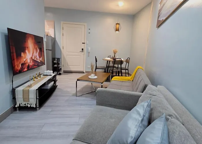 Apartment 1-br Promo! In Makati - With Pool, Fast Wifi, Gym, Balcony *