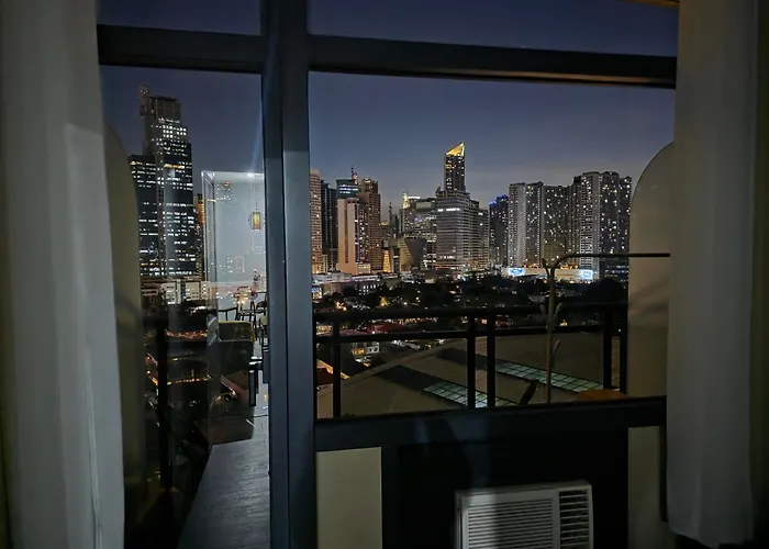 1-br Promo! In Makati - With Pool, Fast Wifi, Gym, Balcony