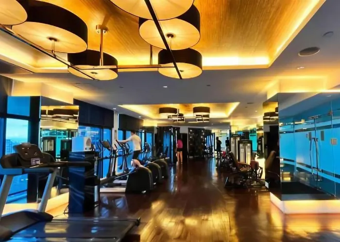 Apartment 1-br Promo! In Makati - With Pool, Fast Wifi, Gym, Balcony *